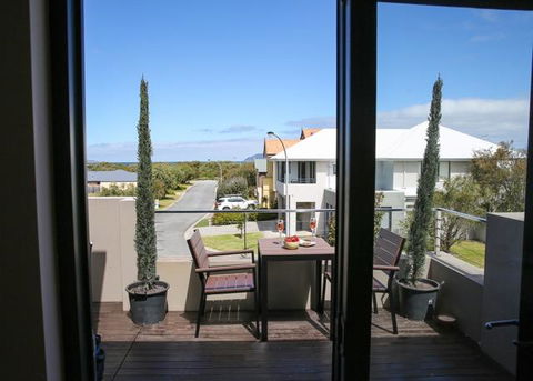 The Beach House At Bayside - Kawana Tourism 1