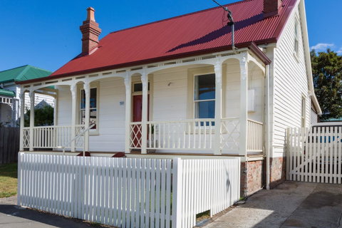 Brampton Cottage - Kawana Tourism 0