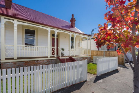 Brampton Cottage - Kawana Tourism 5