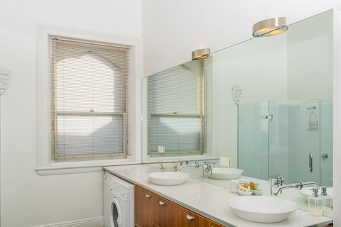 Roxburgh House Apartments - Kawana Tourism 3