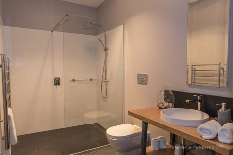 Roxburgh House Apartments - Kawana Tourism 1