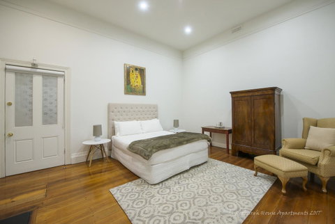 Roxburgh House Apartments - Kawana Tourism 8