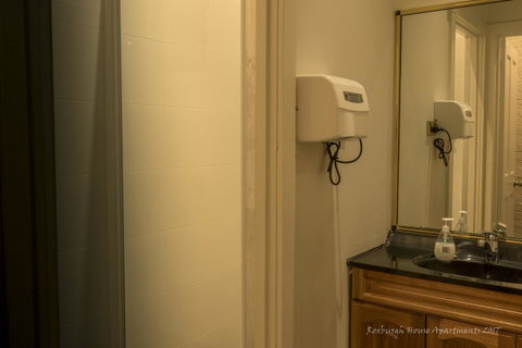 Roxburgh House Apartments - Kawana Tourism 2