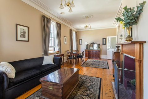 Grand Old Duke - Kawana Tourism 9