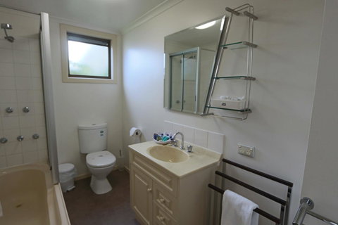 Moonah Central Apartments - Kawana Tourism 27