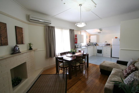 Moonah Central Apartments - Kawana Tourism 40