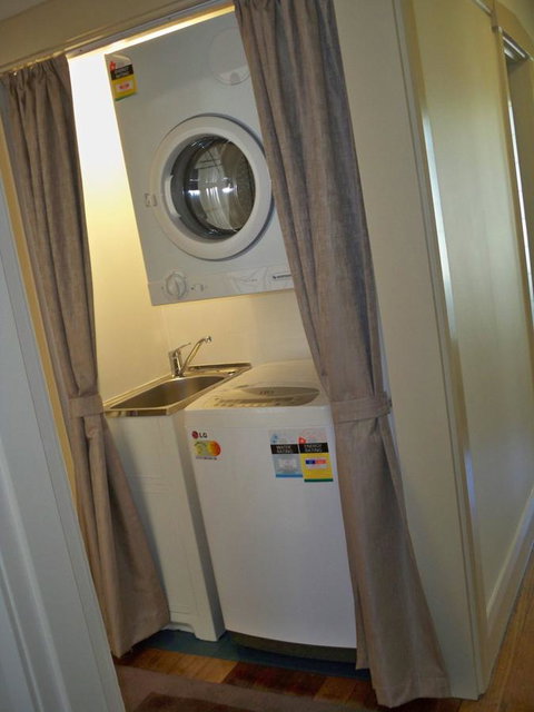 Moonah Central Apartments - Kawana Tourism 36