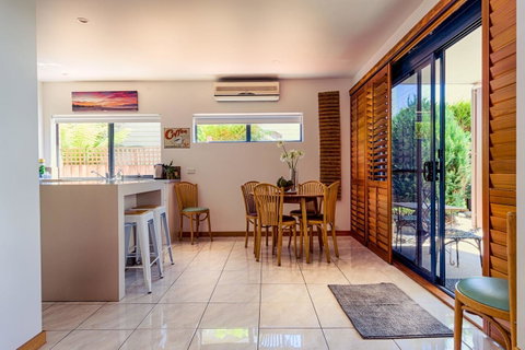 Ulverstone Boutique Accomodation - Kawana Tourism 16