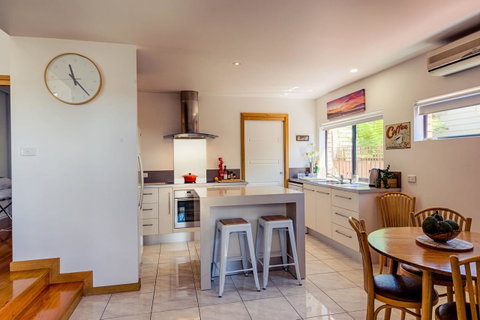 Ulverstone Boutique Accomodation - Kawana Tourism 13