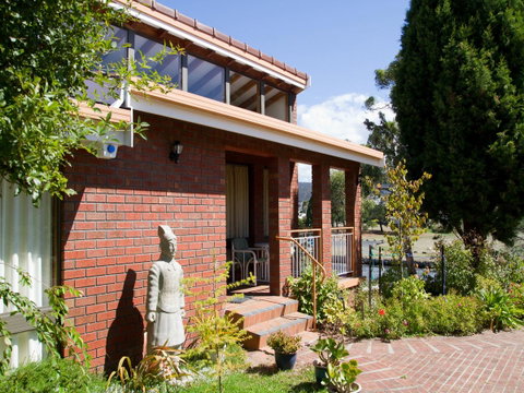 Derwent Retreat - Kawana Tourism 2