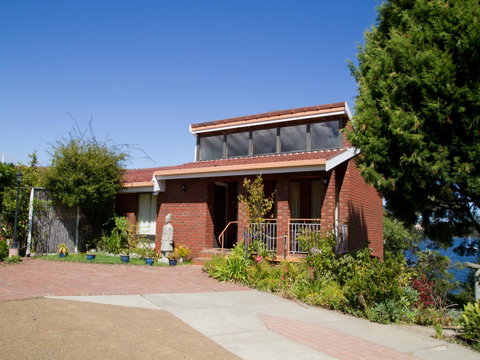 Derwent Retreat - Kawana Tourism 0