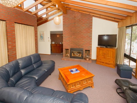 Derwent Retreat - Kawana Tourism 9