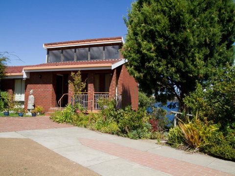 Derwent Retreat - Kawana Tourism 1
