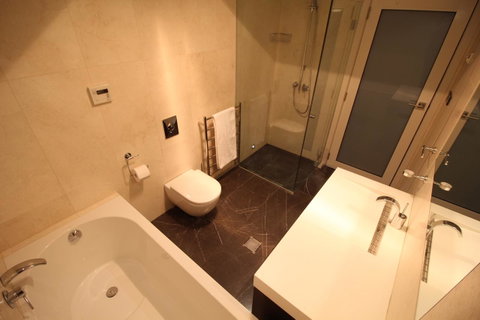 Sunny 3 Bedroom Apartment In Sandy Bay - Kawana Tourism 5