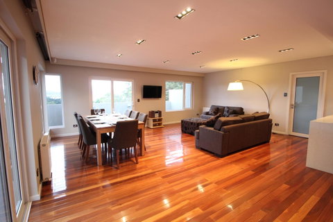 Sunny 3 Bedroom Apartment In Sandy Bay - Kawana Tourism 1