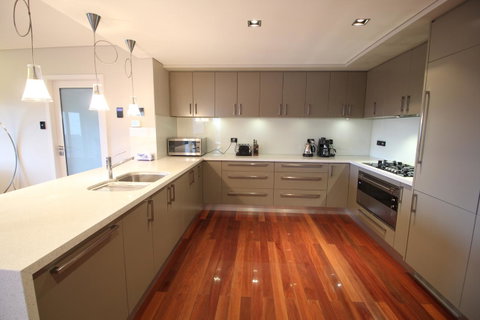 Sunny 3 Bedroom Apartment In Sandy Bay - Kawana Tourism 3