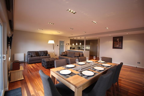 Sunny 3 Bedroom Apartment In Sandy Bay - Kawana Tourism 0