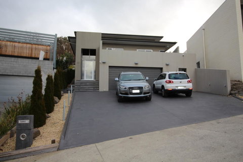 Sunny 3 Bedroom Apartment In Sandy Bay - Kawana Tourism 9