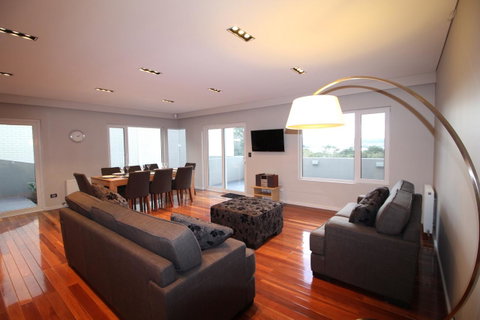 Sunny 3 Bedroom Apartment In Sandy Bay - Kawana Tourism 6