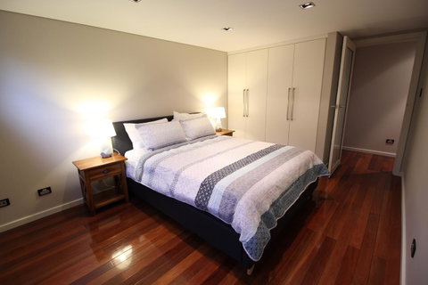 Sunny 3 Bedroom Apartment In Sandy Bay - Kawana Tourism 2
