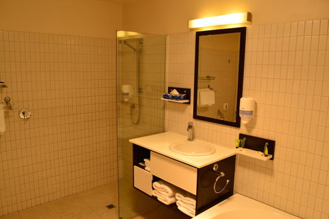 Lufra Hotel And Apartments - Kawana Tourism 12