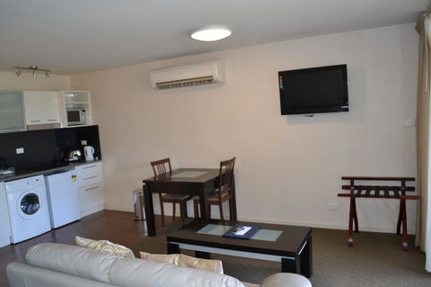Lufra Hotel And Apartments - Kawana Tourism 21