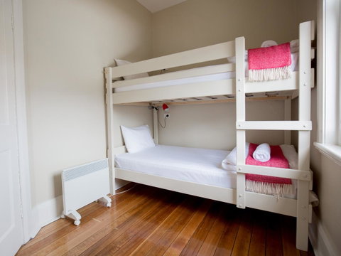 Montacute Boutique Bunkhouse - Kawana Tourism 12