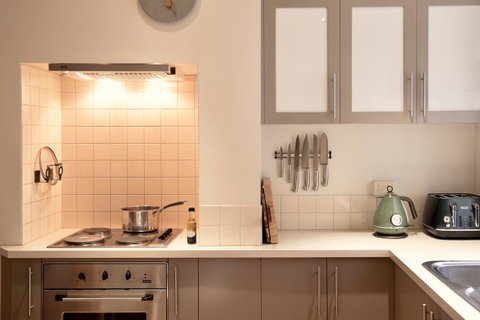 Lotus Gogh Apartment - Kawana Tourism 9