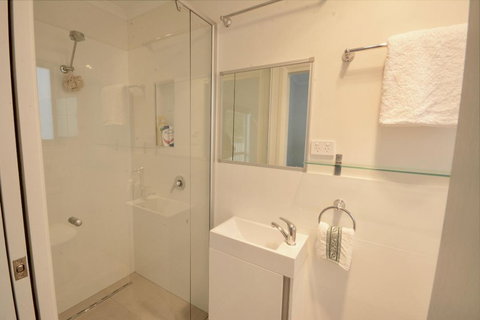 55 On Henry Street - Kawana Tourism 3