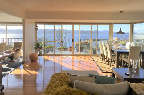 Sunrise On The Bay - Kawana Tourism 10
