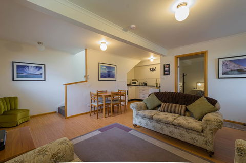 Maria Views Bed & Breakfast - Kawana Tourism 13