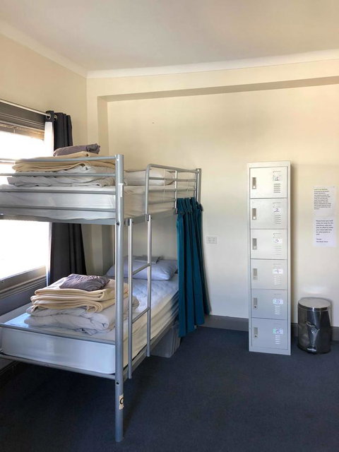 The Nook Backpackers - Kawana Tourism 7