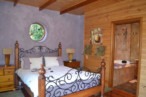 Whispering Spirit Holiday Cottages & Mini Ponies - Kawana Tourism 3