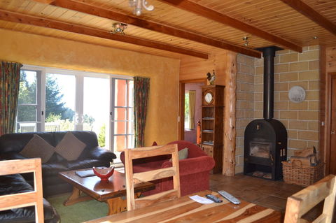 Whispering Spirit Holiday Cottages & Mini Ponies - Kawana Tourism 10