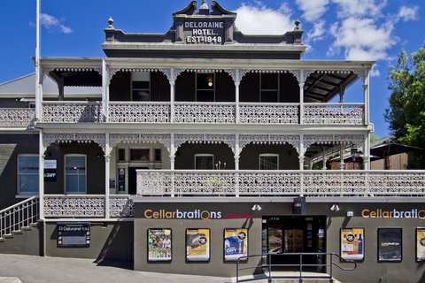 Deloraine Hotel - Kawana Tourism 31