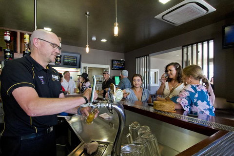 Deloraine Hotel - Kawana Tourism 12