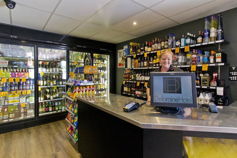Deloraine Hotel - Kawana Tourism 14