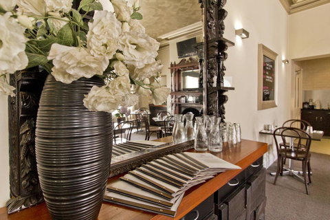 Deloraine Hotel - Kawana Tourism 29