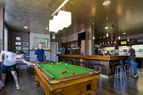 Deloraine Hotel - Kawana Tourism 11