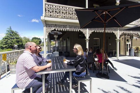 Deloraine Hotel - Kawana Tourism 9
