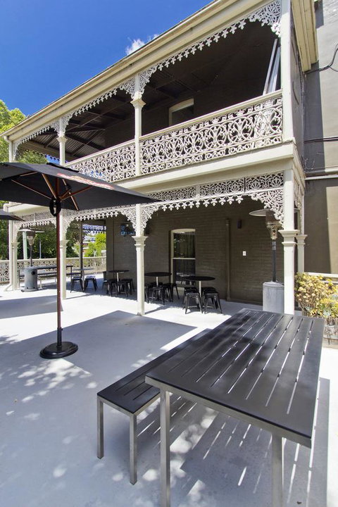 Deloraine Hotel - Kawana Tourism 27