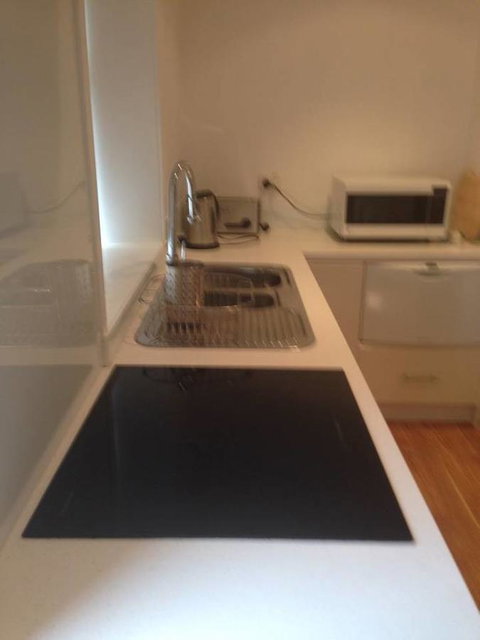 Hobart Colonial Apartment - Kawana Tourism 9