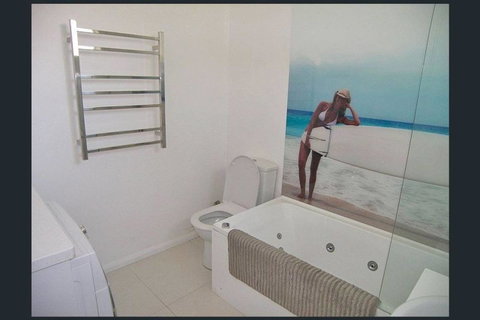 Hobart Colonial Apartment - Kawana Tourism 8