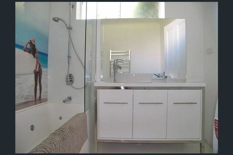 Hobart Colonial Apartment - Kawana Tourism 2