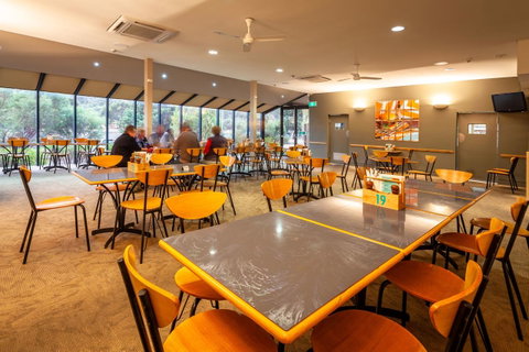 Mornington Inn - Kawana Tourism 15