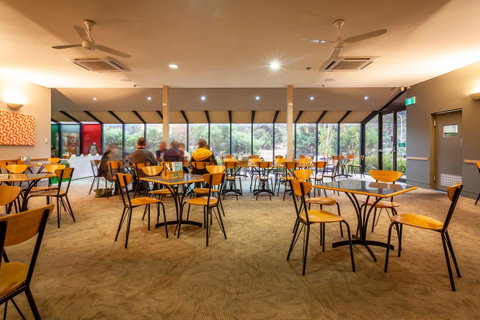 Mornington Inn - Kawana Tourism 13