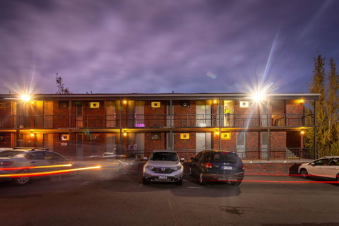 Mornington Inn - Kawana Tourism 8