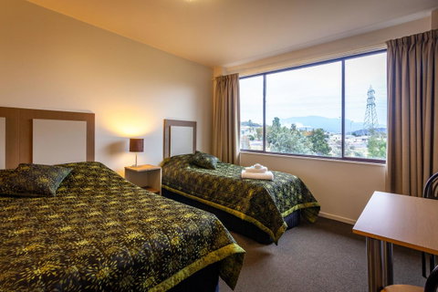Mornington Inn - Kawana Tourism 0