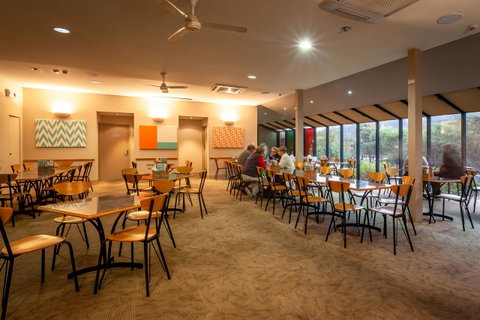 Mornington Inn - Kawana Tourism 16