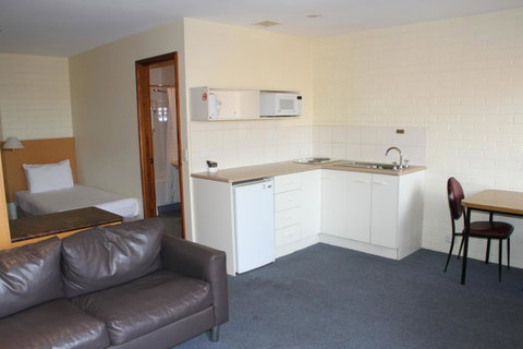 Bay Hotel Apartments - Kawana Tourism 28